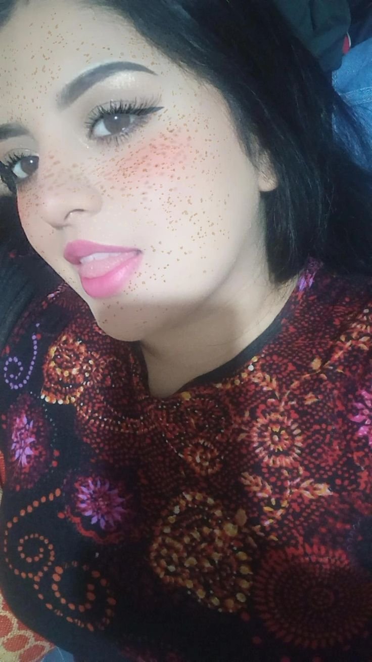 Beautiful Arab girl with a Latin face #gVdmU1O2